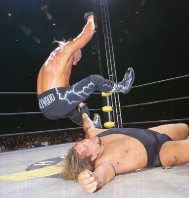 Hogan Hits The Leg Drop On The Giant